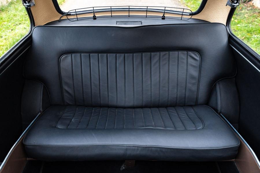 Интерьер Austin Mini Cooper Radford (ADO15) 1965 года  (фото 8 из 20)